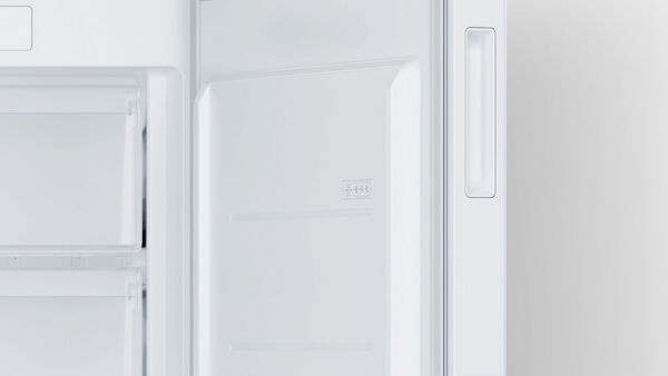 Easy-open recessed handle